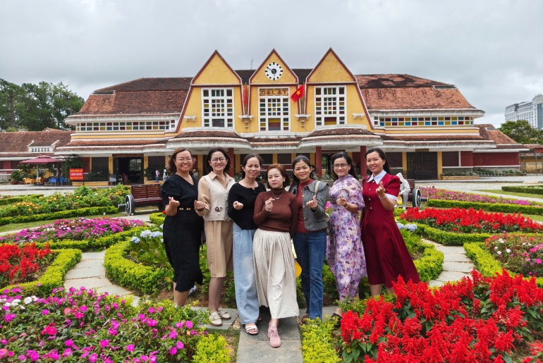 Khám Phá Thành Phố Ngàn Hoa Cùng Đoàn Phòng Giáo Dục & Đào Tạo Phú Tân