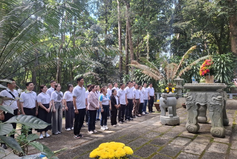 Hành Trình Về Nguồn Cùng Đảng Bộ Trường Cao Đẳng Long An