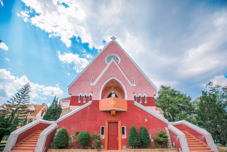 Nhà thờ Domaine De Marie - Kiến trúc Châu Âu độc đáo ở xứ sương mù