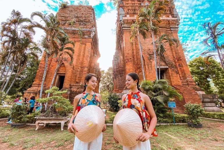 Tháp Đôi Quy Nhơn - Dấu tích văn hóa cổ của người Chăm