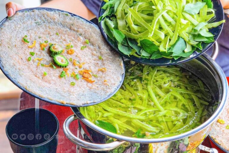 Lẩu lá khổ qua rừng – Hương vị mộc mạc của núi rừng Đồng Nai