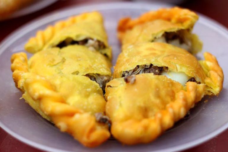 Bánh Gối Nam Định - Những món đặc sản nổi tiếng tại xứ Thành Nam