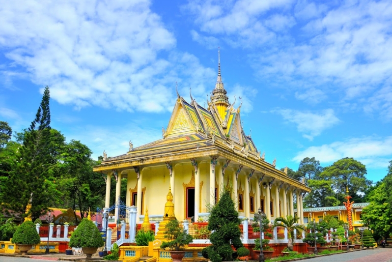 Chùa Hang Trà Vinh – Chiêm ngưỡng nét kiến trúc cổ kính độc đáo  