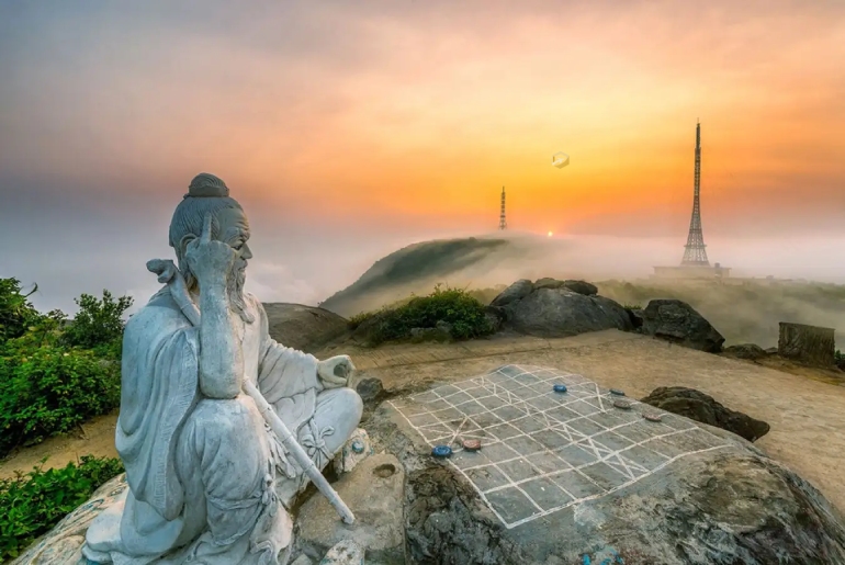 Đỉnh Bàn Cờ - Chinh Phục Nóc Nhà Của Đà Nẵng