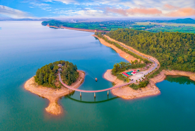 Tour du lịch Quảng Bình – Hà Tĩnh – Nghệ An 4 ngày 3 đêm - Quê Bác Hồ